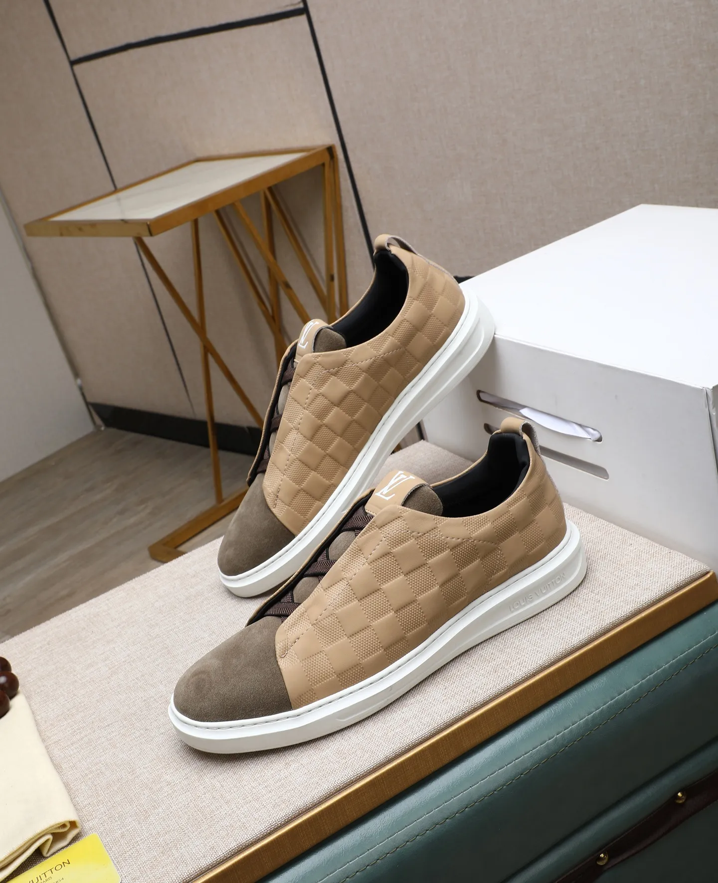 Men's shoes 💰460 【LOUIS VUITTON】Louis Vuitton 2 new products 👟Milan fashion show style 🇰🇾🇰🇾LV family logo, celebrity style, a must-have for fashionistas ⚠️Imported materials ➕Cow leather ➕Breathable leather lining ➕Special outsole 👞Number 38-44 (45 46 custom-made)